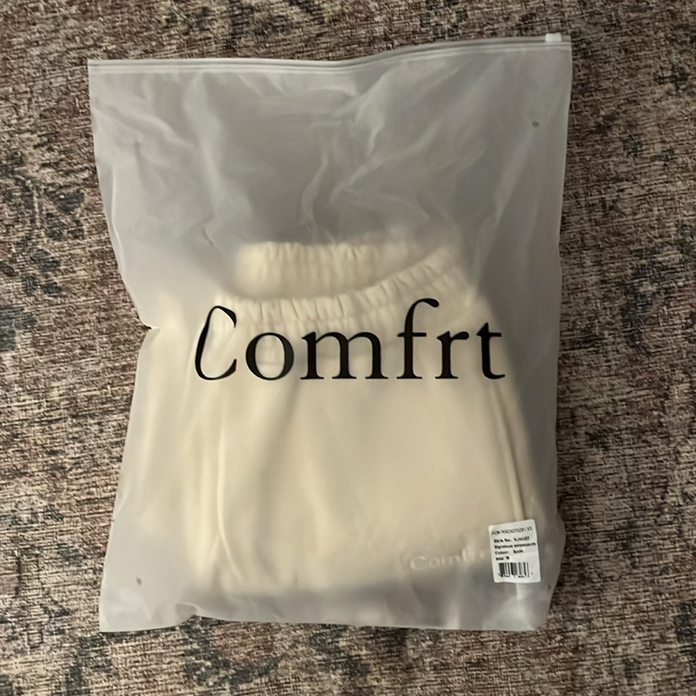 NEVER WORN NWT Comfrt sweatpants